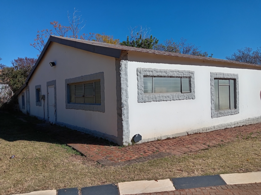 11 Bedroom Property for Sale in De Wildt North West